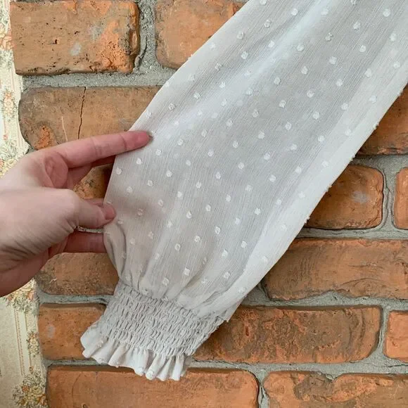 Sanctuary Womens Medium Top Beige Swiss Dot Smocked‎ Cold Shoulder Blouse Ruffle - Picture 3 of 6